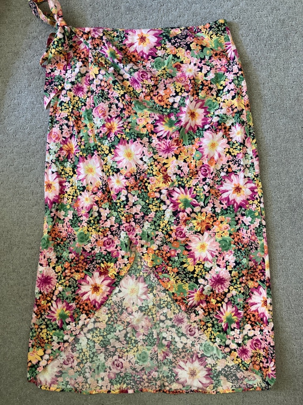 H&M pink floral midi wrap skirt, Sz Medium.